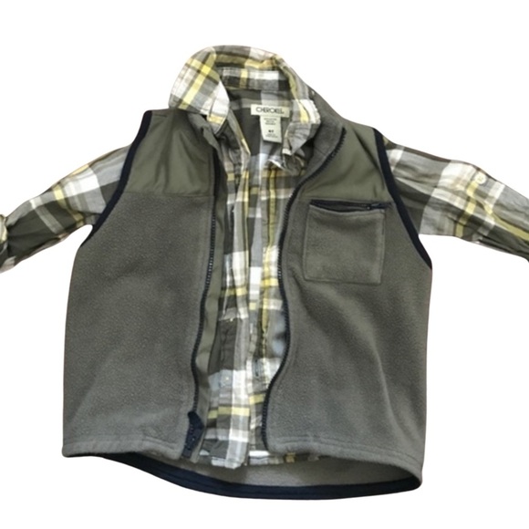 GAP FLEECE VEST W/ Cherokee plaid top - Picture 3 of 4